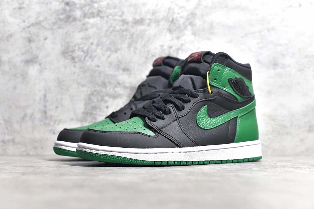 Air Jordan 1 Retro High OG “ Pine Green”