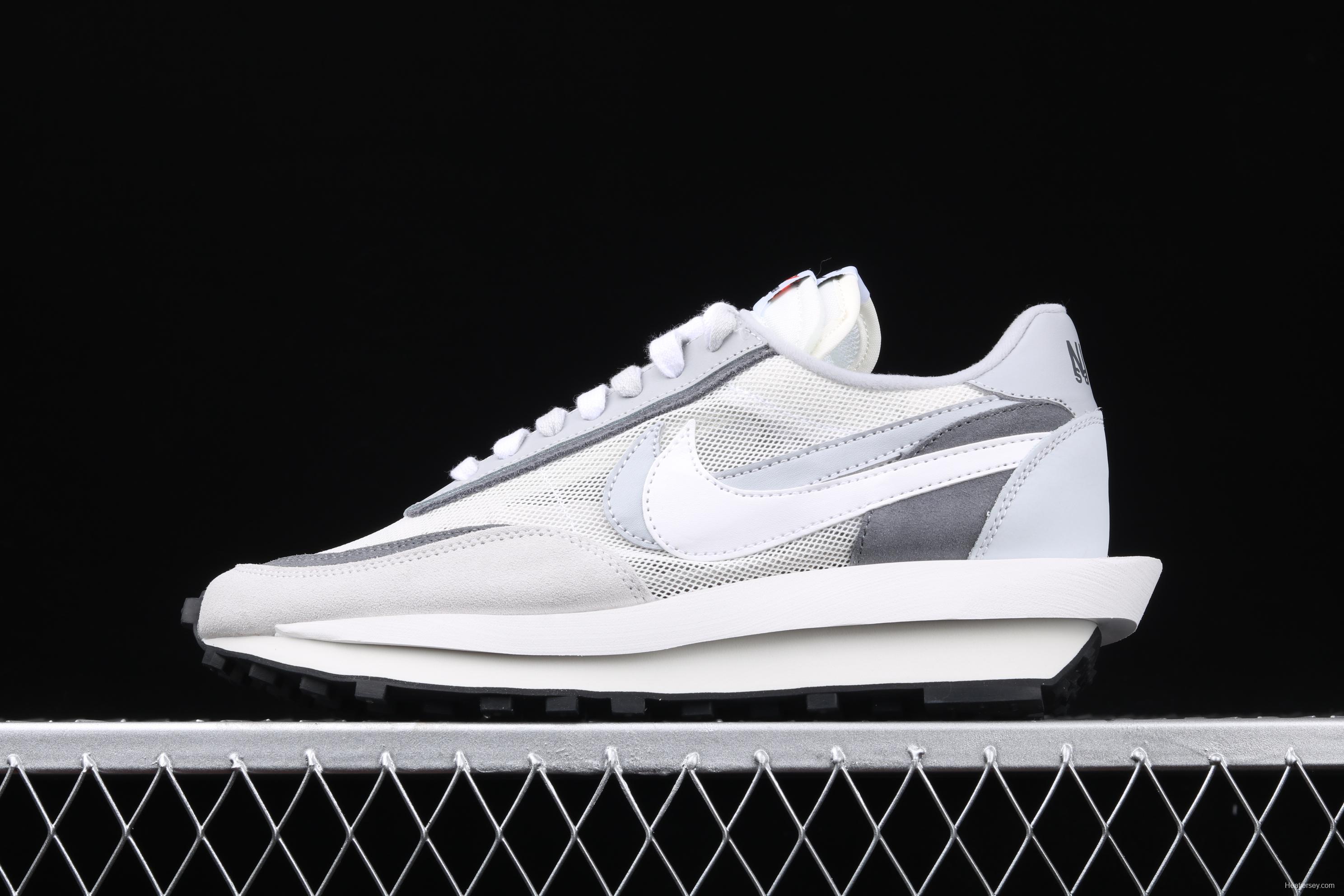 Sacai x NIKE LVD Waffle Daybreak co-signed catwalk style net gauze leather splicing double hook Swoosh running shoes BV0073-100