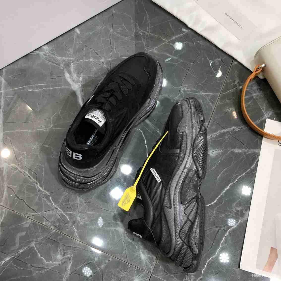 Men/Women Balenciaga Triple S 2.0 Sneaker Black Item 6380340