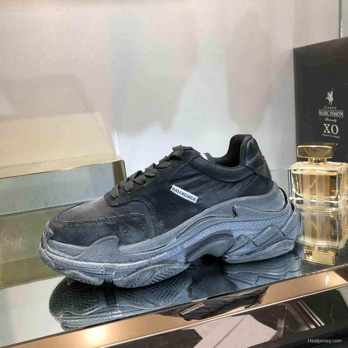 Men/Women Balenciaga Triple S 2.0 Sneaker Black Item 6380340